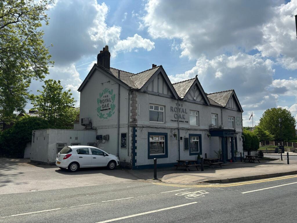 Main image of property: Royal Oak, 496 Oldham Road, Failsworth, Manchester, M35 0EH