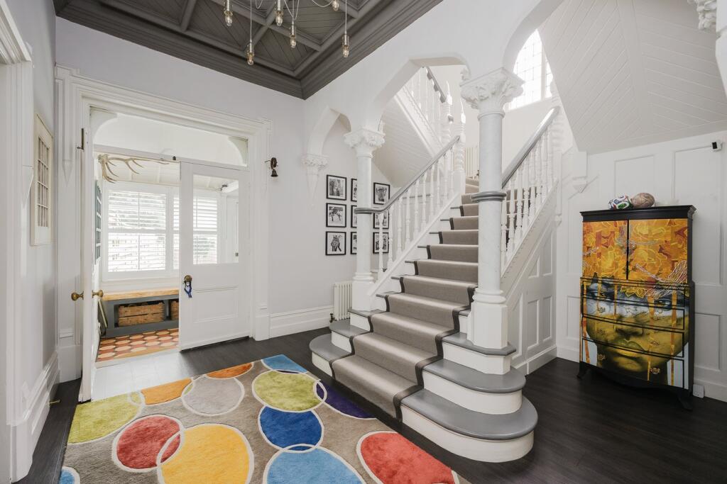 House in Weybridge - View 5