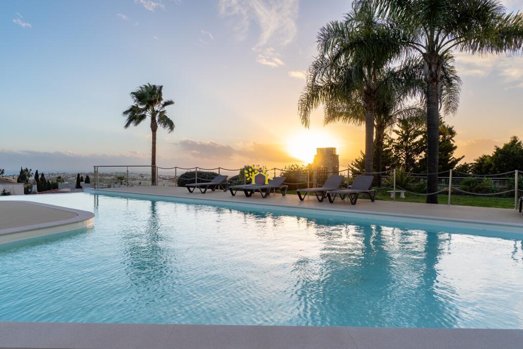 Main image of property: Algarve, Patroves