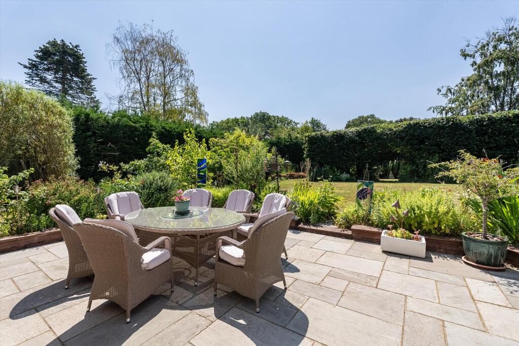 Burnhams Road, Little Bookham, Leatherhead, Surrey, KT23 - View 2