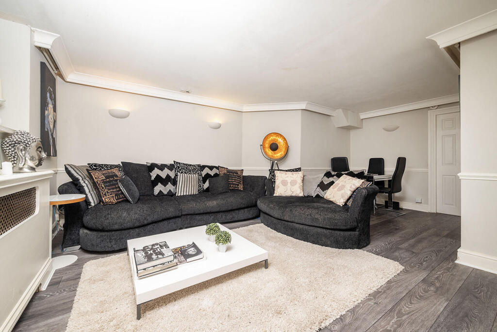 Apartment in London - View 3