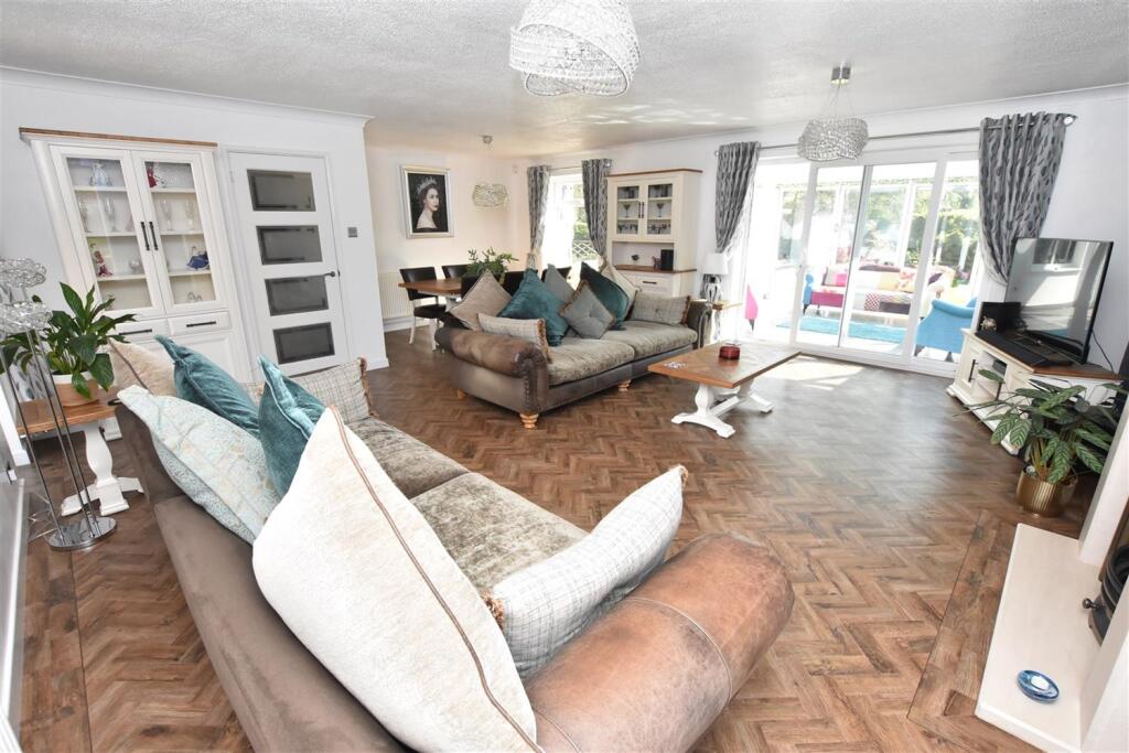 House in Tamworth, Amington - View 3