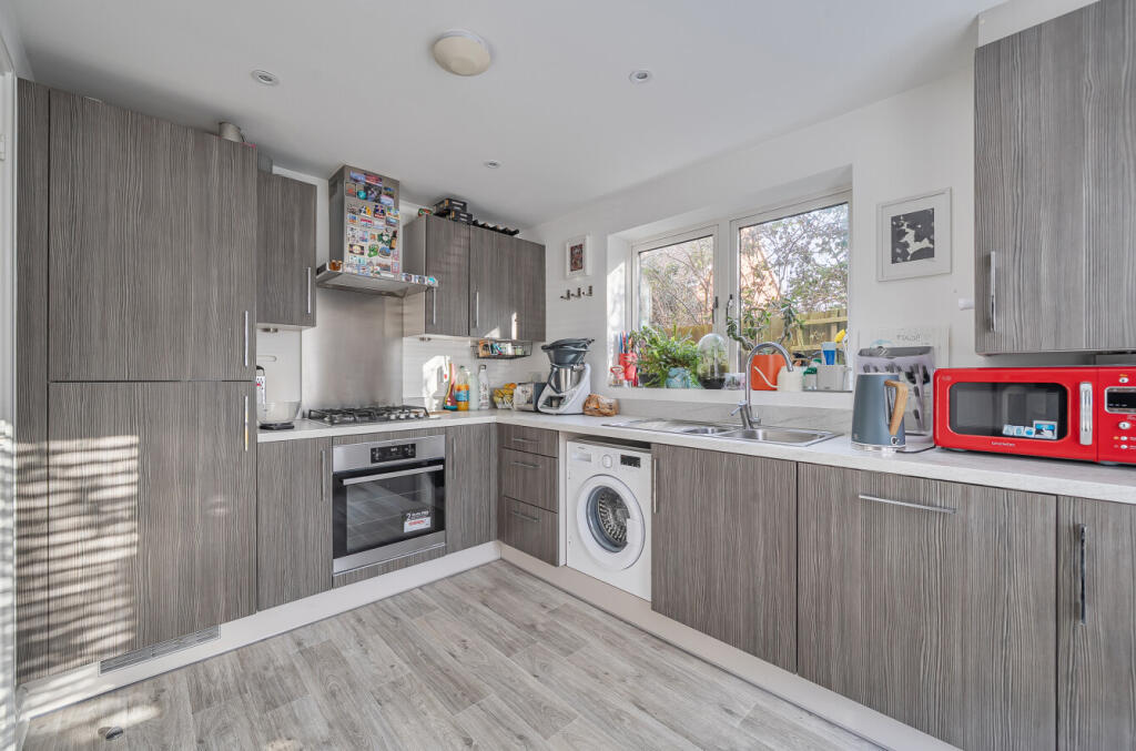 Fullbrook Avenue, Spencers Wood, Reading, Berkshire, RG7 photo 2