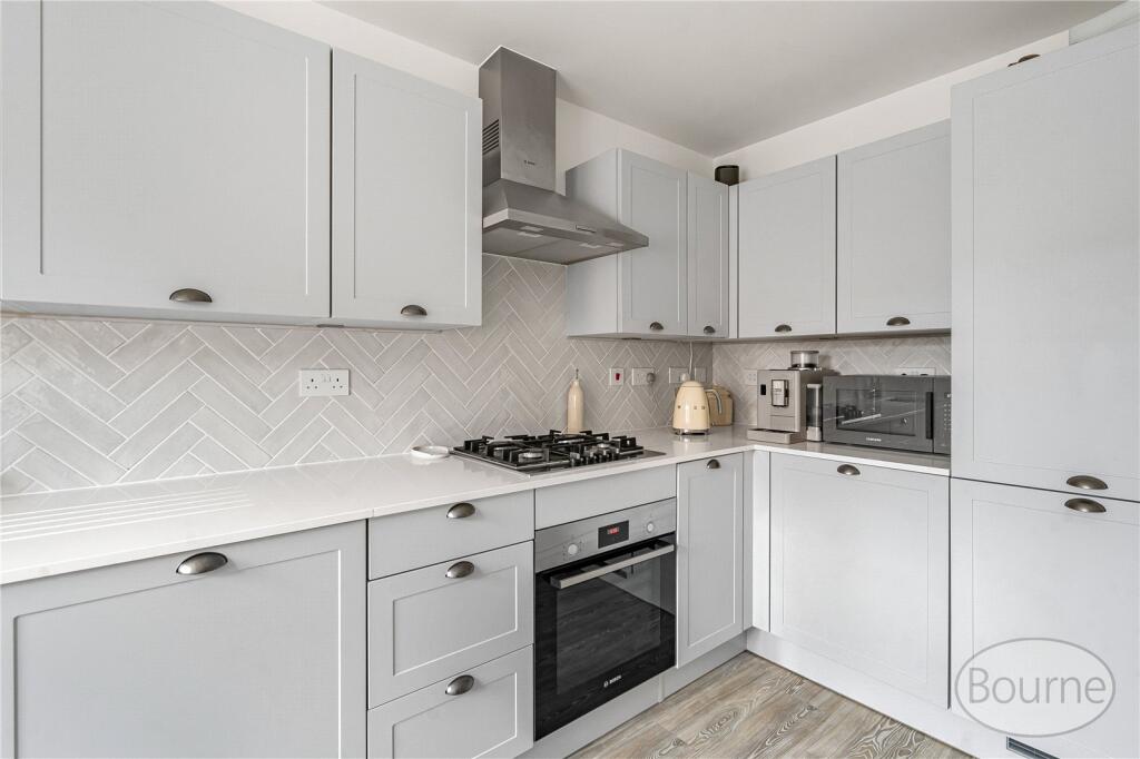 House in Deepcut, Mindenhurst, Surrey - View 5