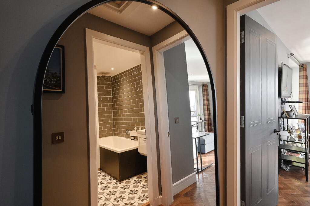 2 bedroom penthouse for rent