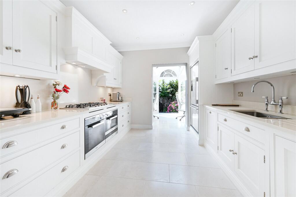 House in London, Royal Borough of Kensington and Chelsea - View 5