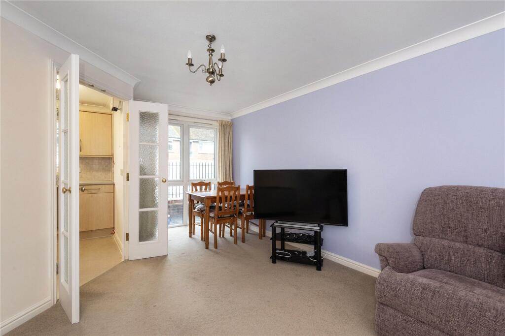 Roman Court, High Street, Edenbridge, Kent, TN8 photo 5