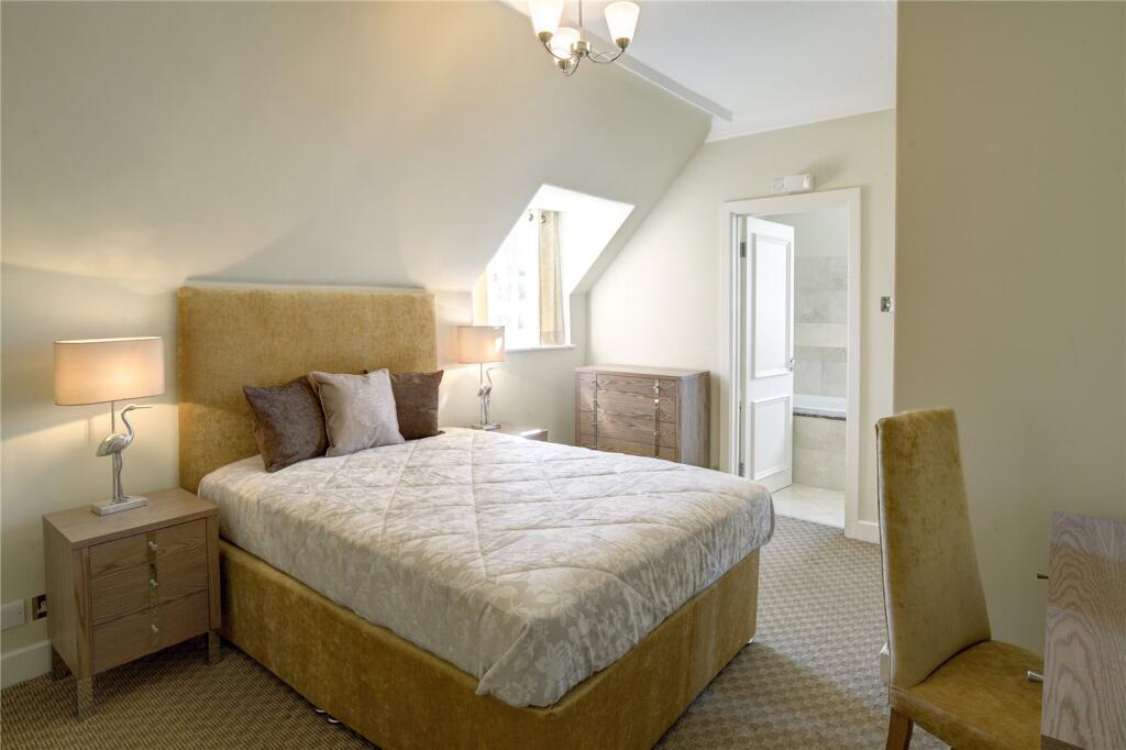 Main image of property: Oxford Road, Tilehurst, Reading, RG31