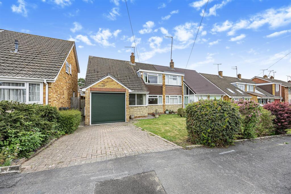 3-bed semi-detached on Reynolds Close, Keynsham, £415,000