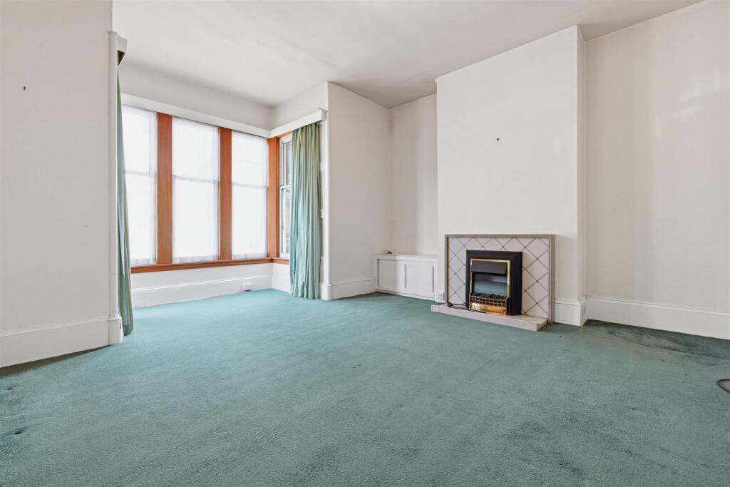 House in Kirkcaldy - More
