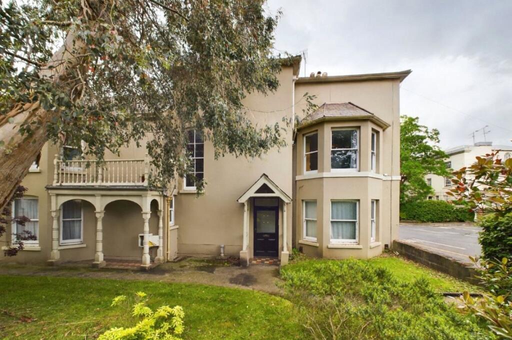 Main image of property: Castle Hill, Reading, Berkshire, RG1