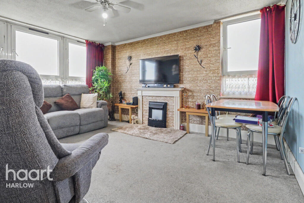 Apartment in Harlow, Passmores - More