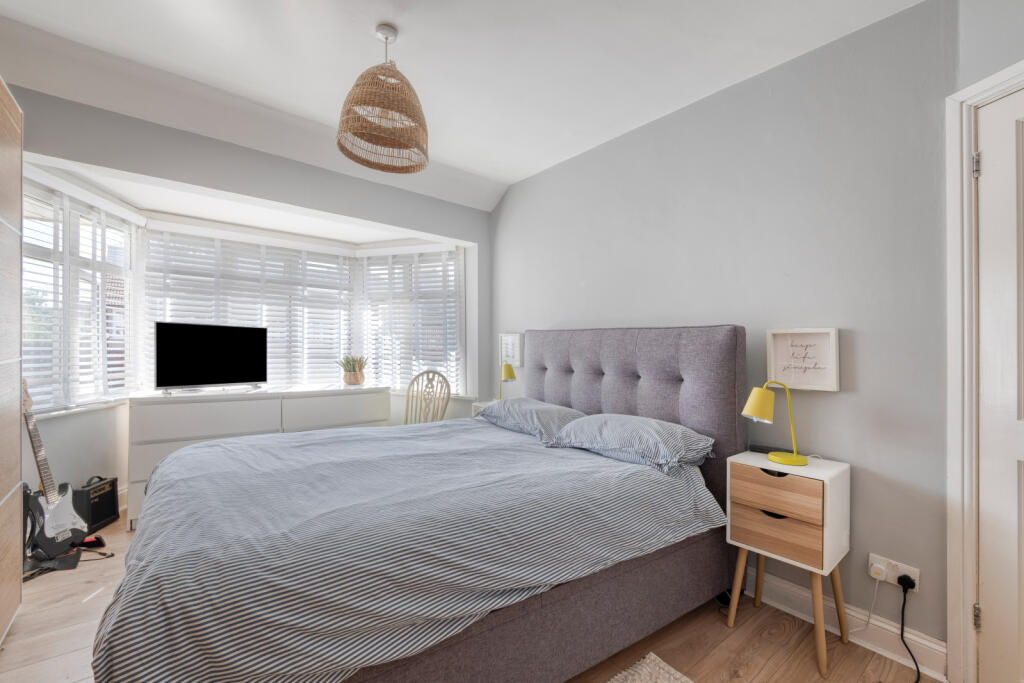 House in Sutton - View 5