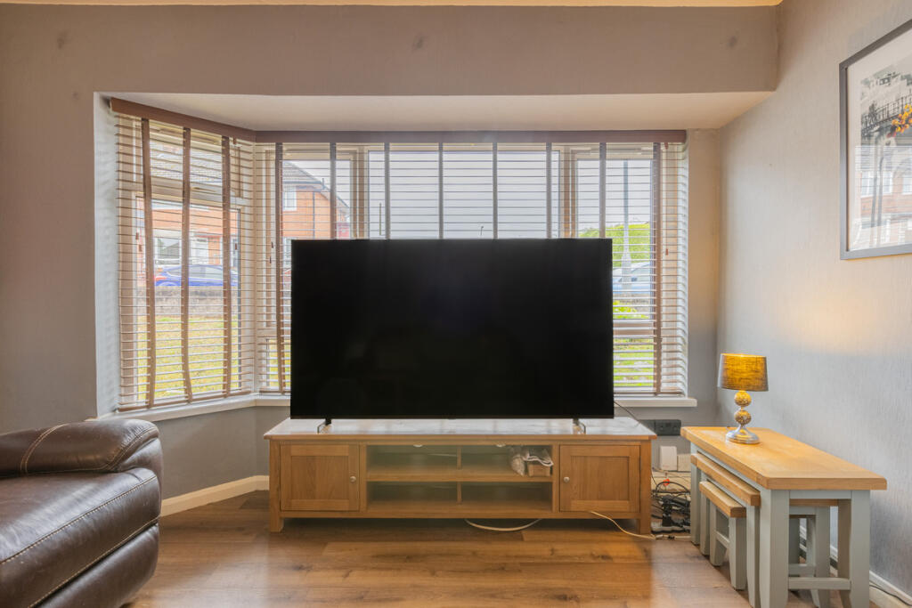 Apartment in Newport, Pye Corner, Rogerstone - More
