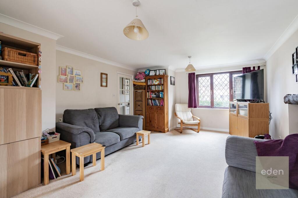 House in Tonbridge and Malling, Leybourne - More