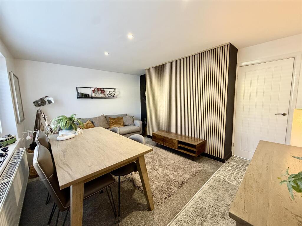 House in Leeds, Kippax - View 4