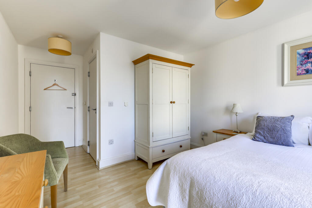 Apartment in Cambridge, Lynfield Court, Chesterton - View 3