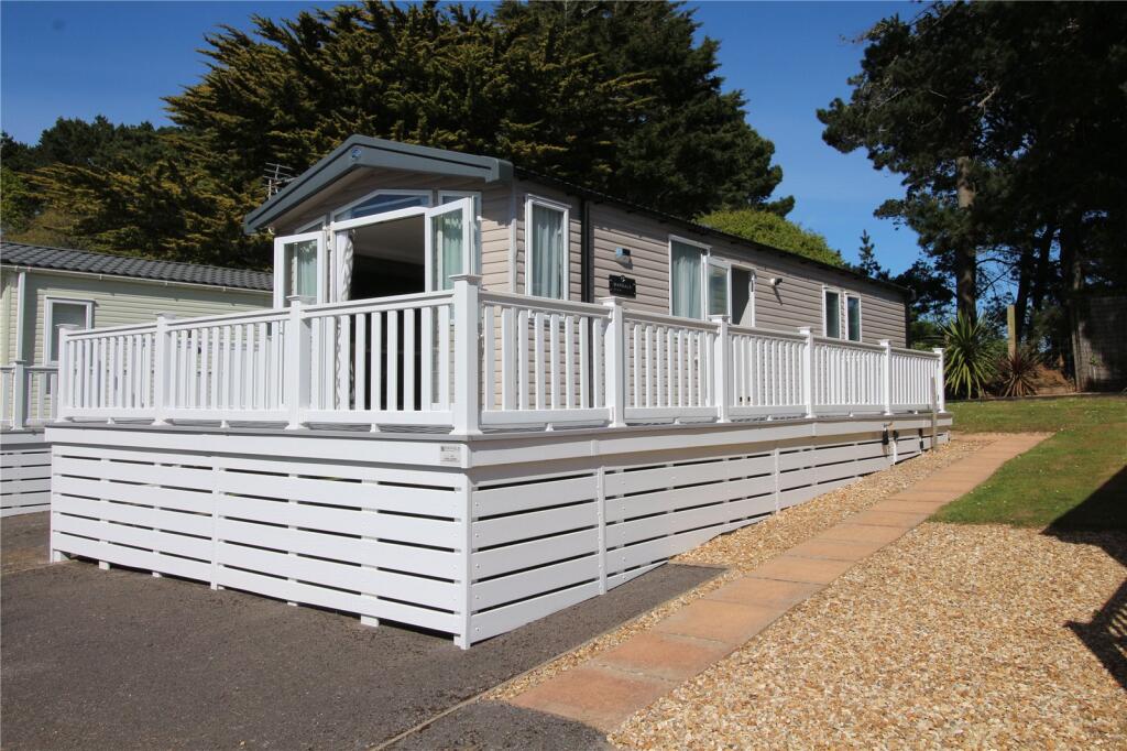 3-bed caravan on Seabreeze, Shorefield, Near Milford On Sea, Hampshire, SO41, £43,000