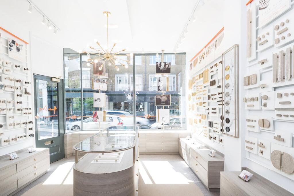 Main image of property: 556 King's Road, Fulham, London, SW6 2DZ