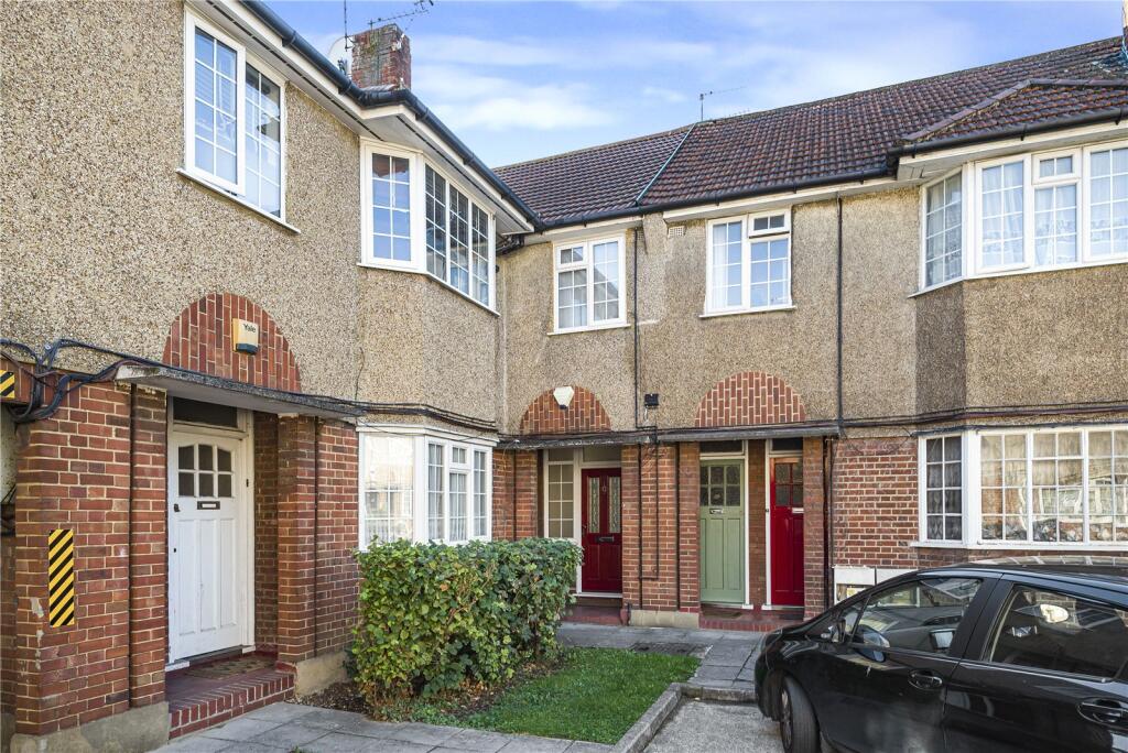2-bed flat on Hither Green Lane, London, SE13, £375,000
