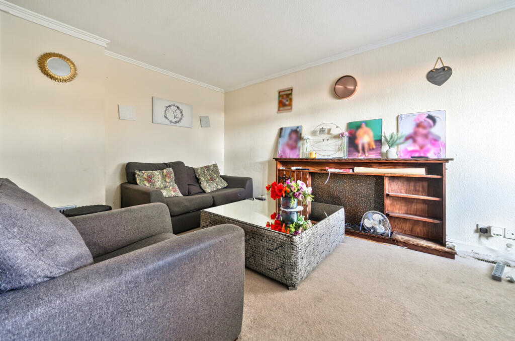 Willow Drive, Bracknell, Berkshire photo 5