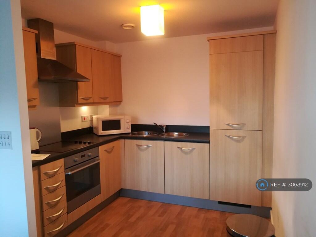 Apartment in Newcastle upon Tyne - View 3
