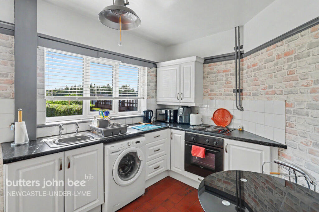 House in Newcastle-under-Lyme, Cross Heath, Hempstalls - View 3
