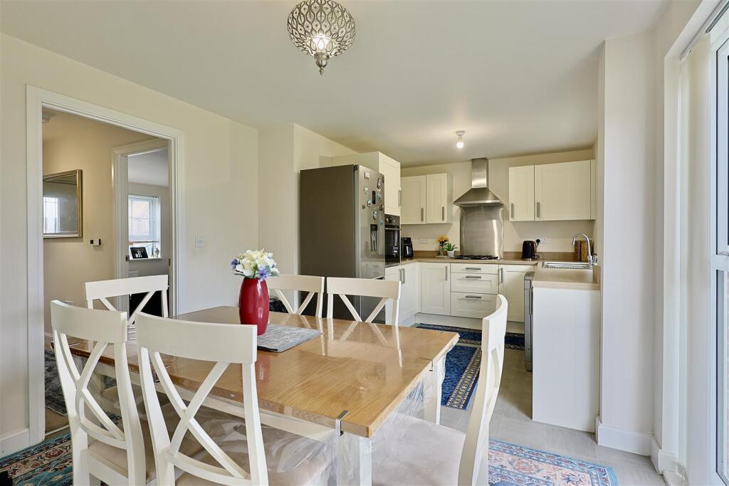 Ascot Drive, North Gosforth, Newcastle Upon Tyne, NE13 photo 4