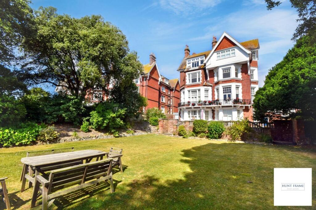Apartment in Eastbourne, East Sussex - View 4