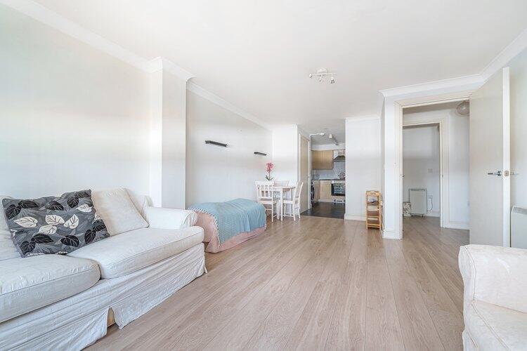 Apartment in London - View 5