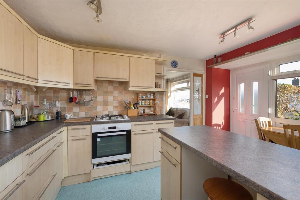 Shearwater Avenue, Whitstable photo 4