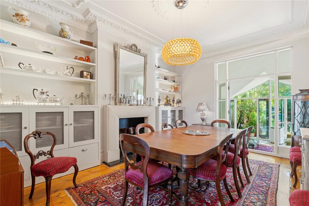 House in London, Upper Tooting, Balham - More