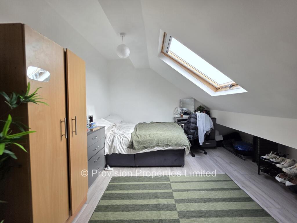 6 bedroom terraced house for rent