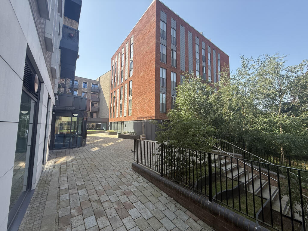 Hertfordshire House, Civic Close, St. Albans, Hertfordshire – pohled 2