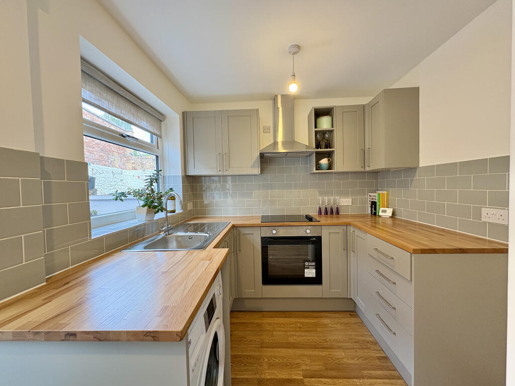 2 Rainbow Street, West Place,  Leominster photo 3