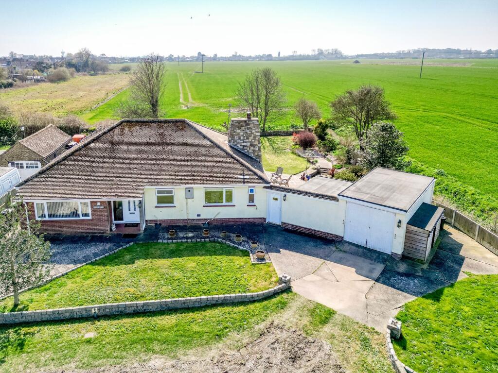 3-bed bungalow on Tern Road, Scratby, £425,000