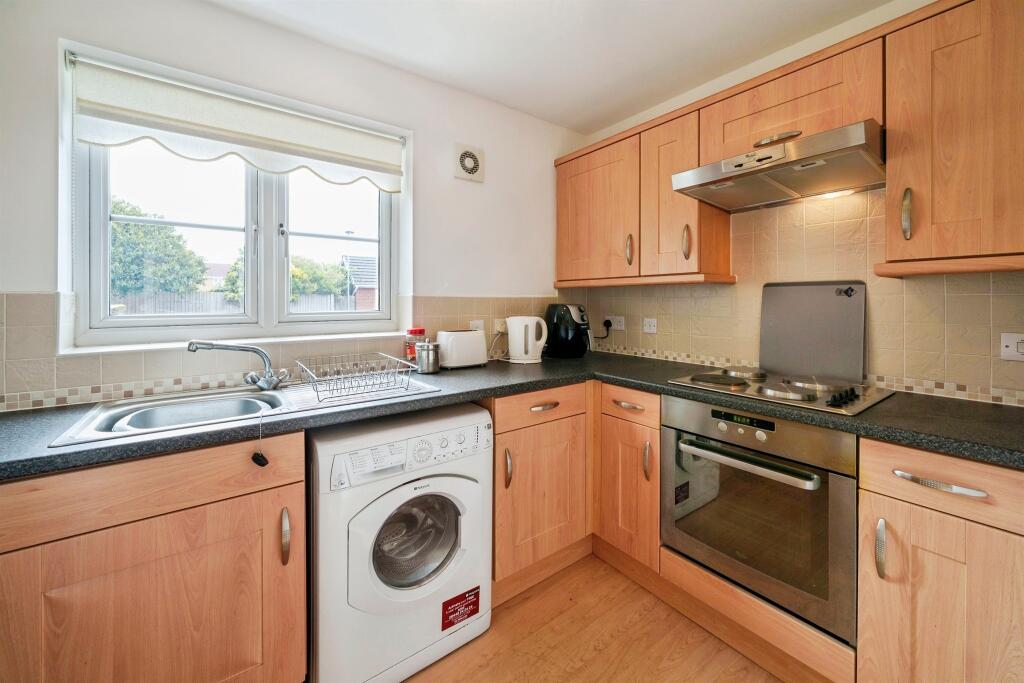 Apartment in Wirral, Liverpool City Region - View 4