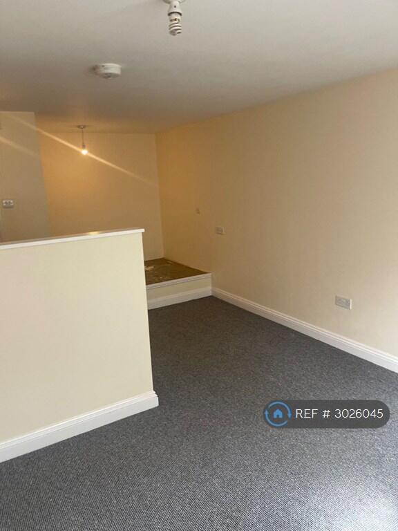 Apartment in St Albans, St Stephen - View 5