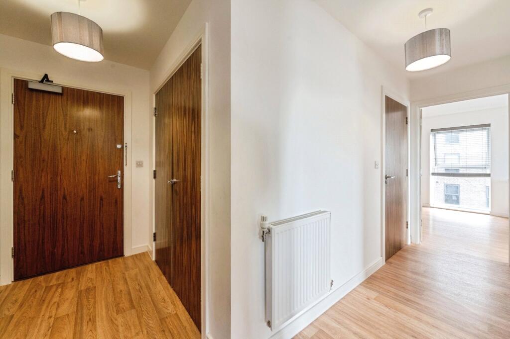 Apartment in Thurrock, Essex - View 5