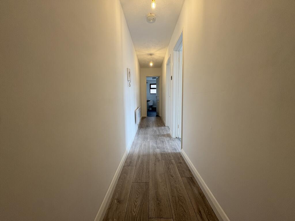 Apartment in Southend-on-Sea - View 2