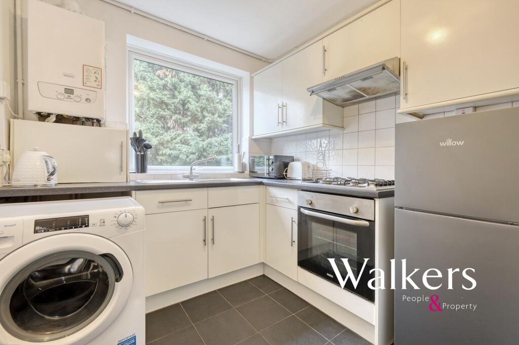 Apartment in Brentwood, Essex - View 3