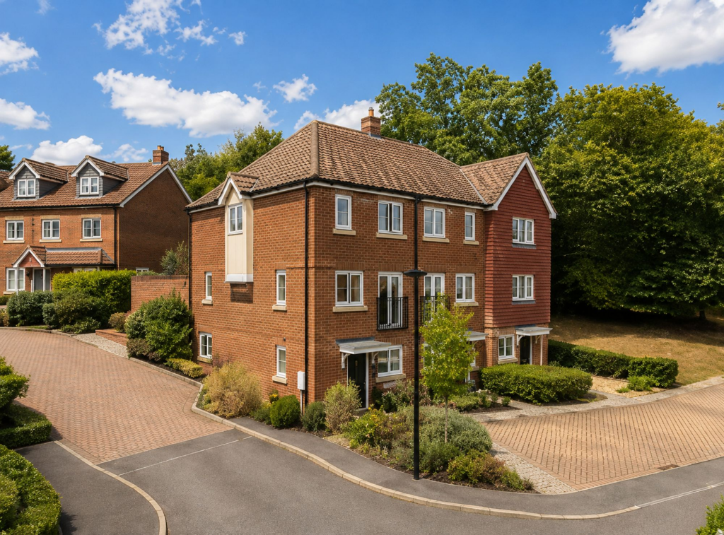3-bed terraced on Frank Rosier Way, Tunbridge Wells, TN2, £650,000
