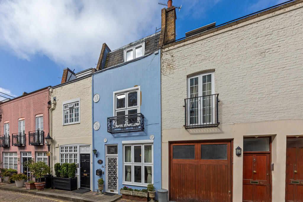 3 bedroom mews property for rent