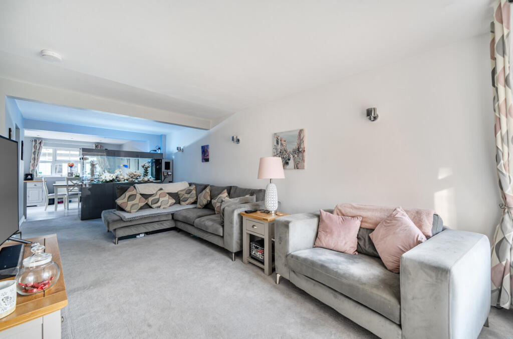 Vickers Close, Woodley, Reading, Berkshire, RG5 photo 2