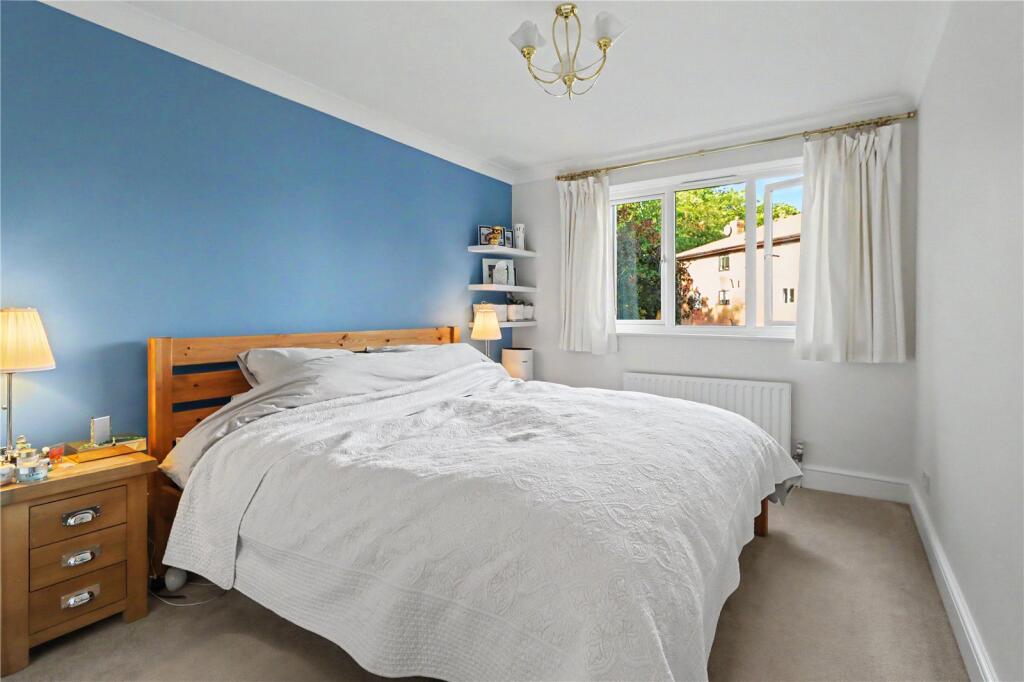 Apartment in Redhill - More