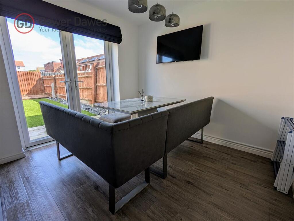 House in South Ockendon, Essex - More