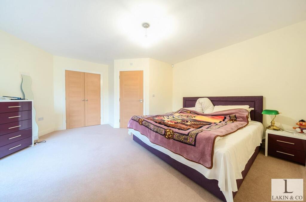 Apartment in Southall - More