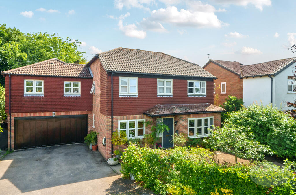 5-bed detached on Churchfields, Kingsley, Hampshire, GU35, £725,000