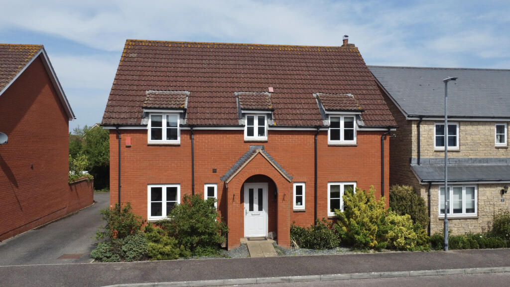 4-bed detached on Pear Tree Way, Wellington, £425,000