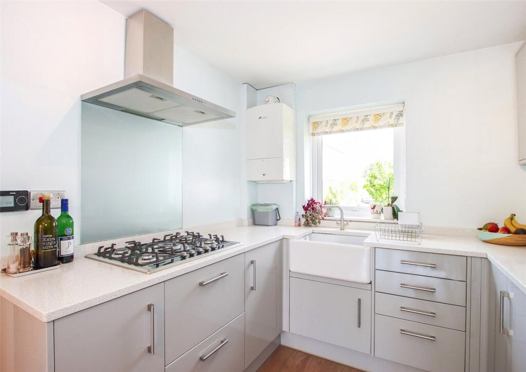 Meadowlands, Lymington, Hampshire, SO41 photo 4